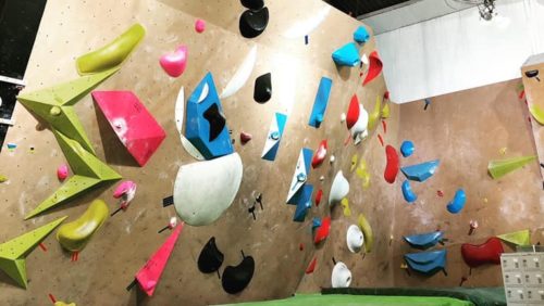 静岡県のクライミング施設「クライミングジム サニーロック沼津」